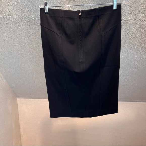ANN TAYLOR BLACK PENCIL SKIRT. Hidden Elastic Waistband. Back Zipper. Size 8 - Picture 4 of 4